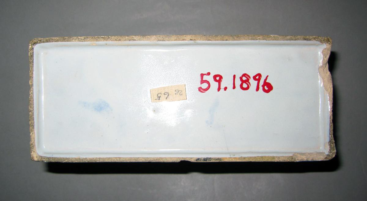 1959.1896 Delft flower container underside