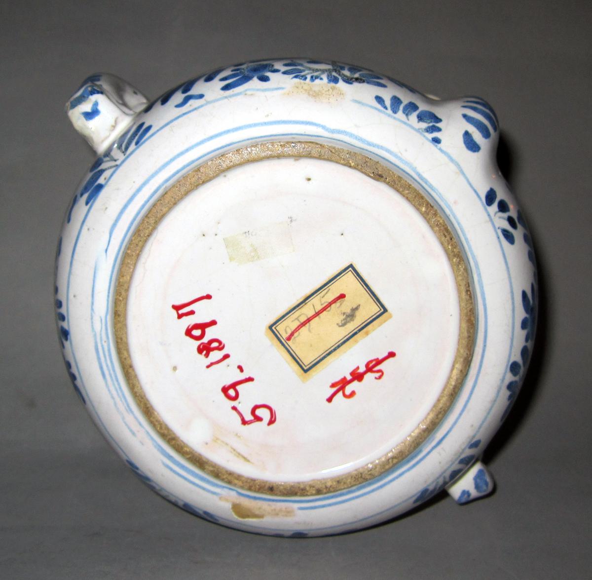 1959.1897 Delft posset pot underside