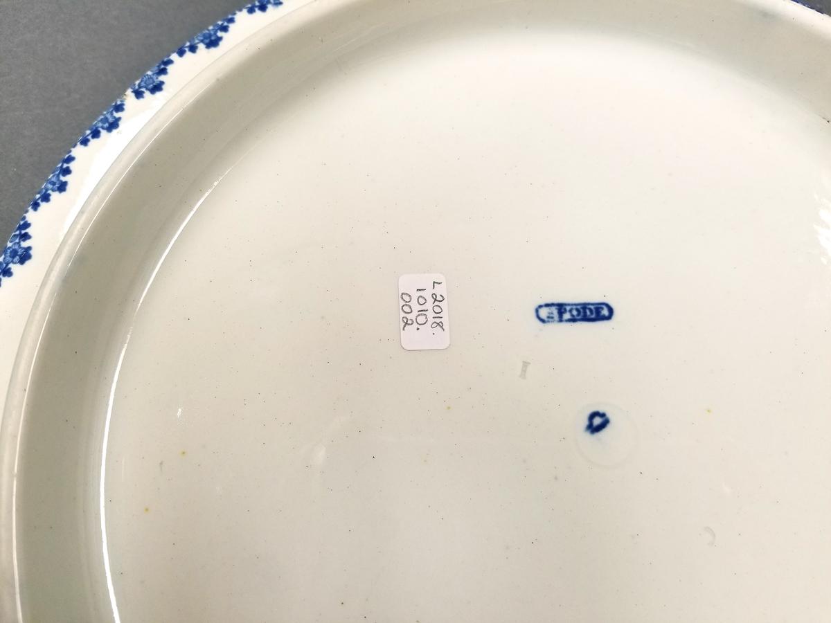 2018.0006.002 Tray, underside, detail 1