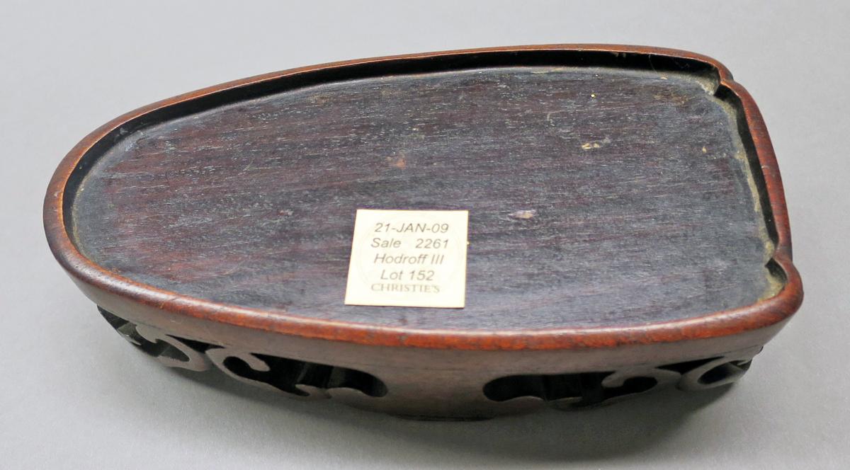 2014.0016.241 B Teapot stand, upper surface