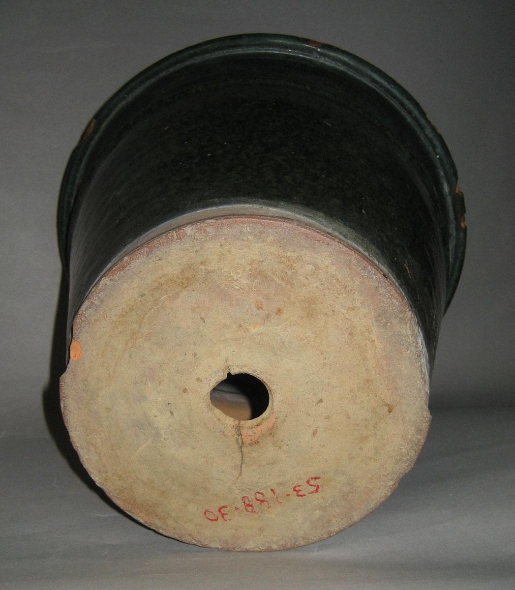 1953.0188.030 Flowerpot (bottom)