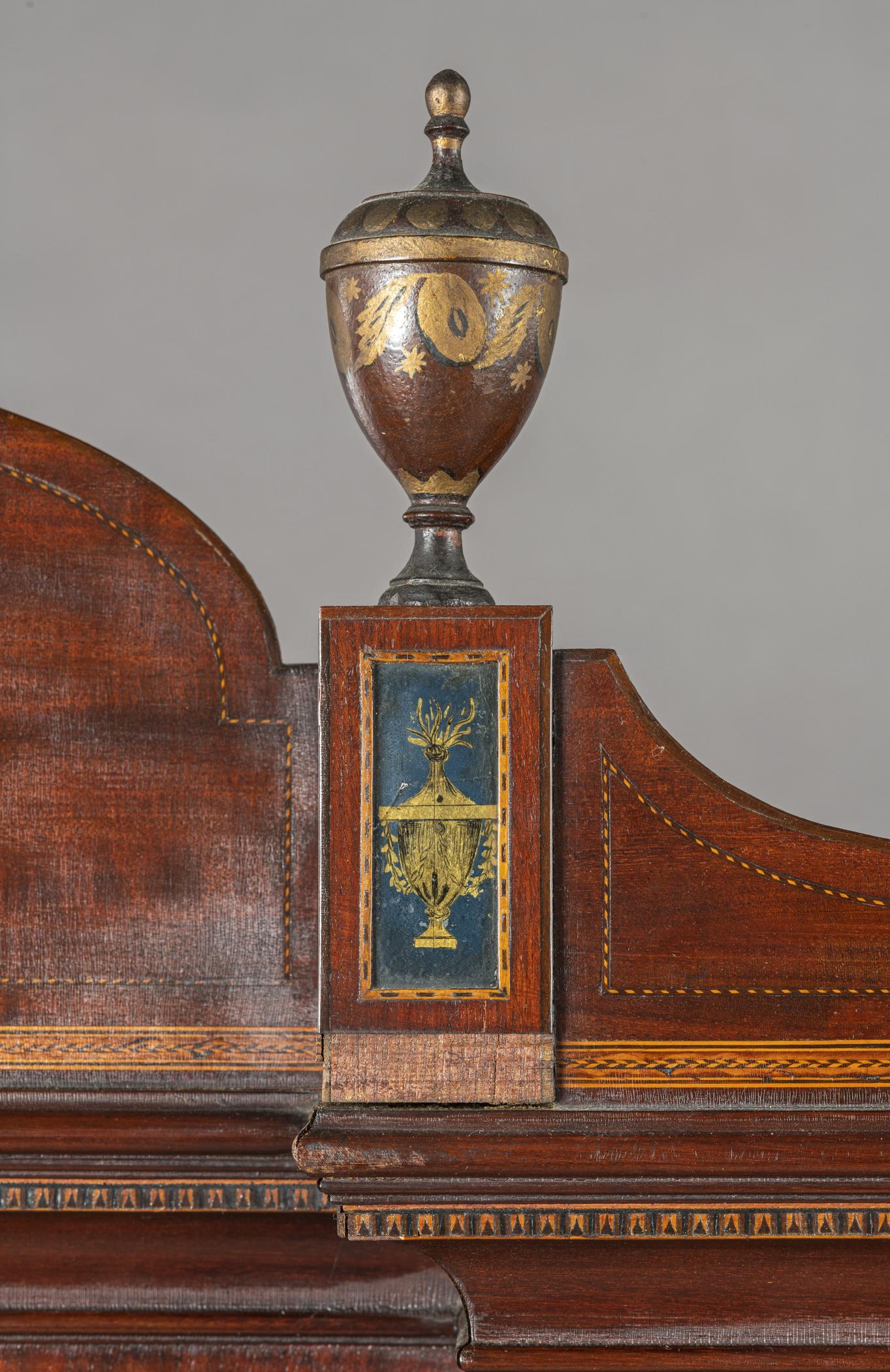 2019.0014.001 Secretary and bookcase, detail 6
