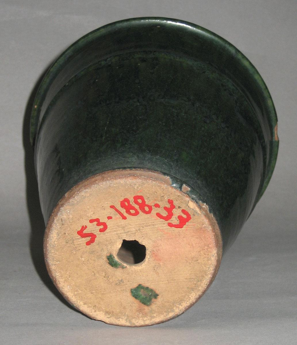 1953.0188.033 Flowerpot (bottom)