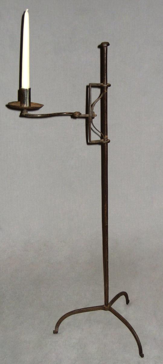 1959.2078 Candlestand