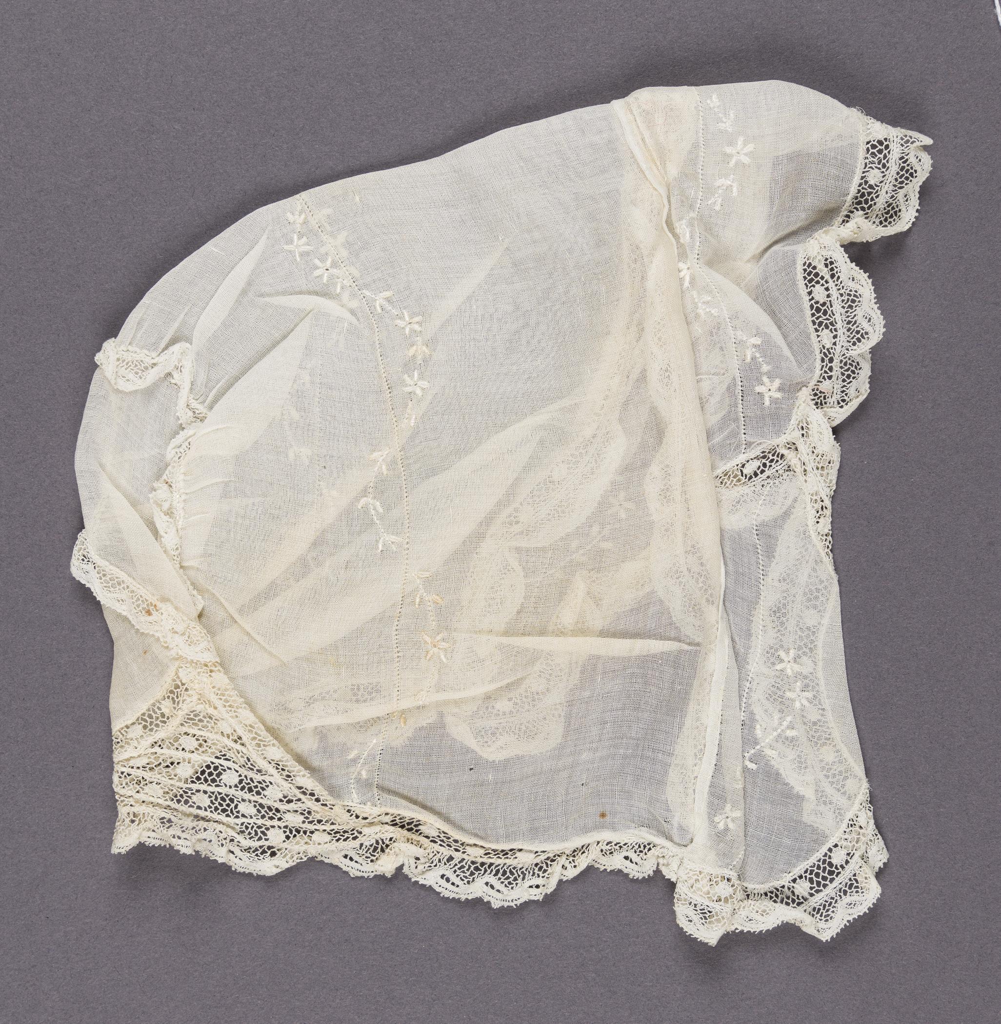 2019.0032.012 Bonnet, view 1
