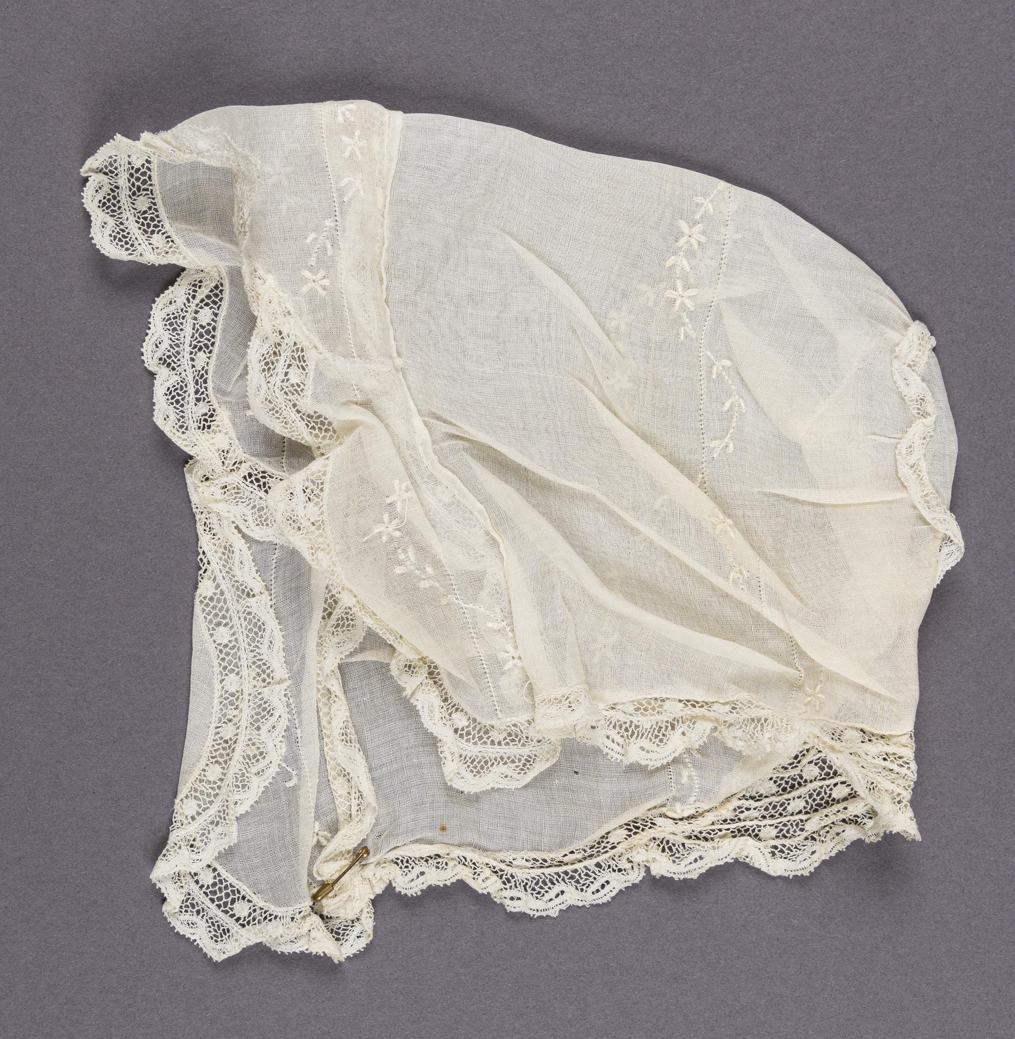 2019.0032.012 Bonnet, view 2