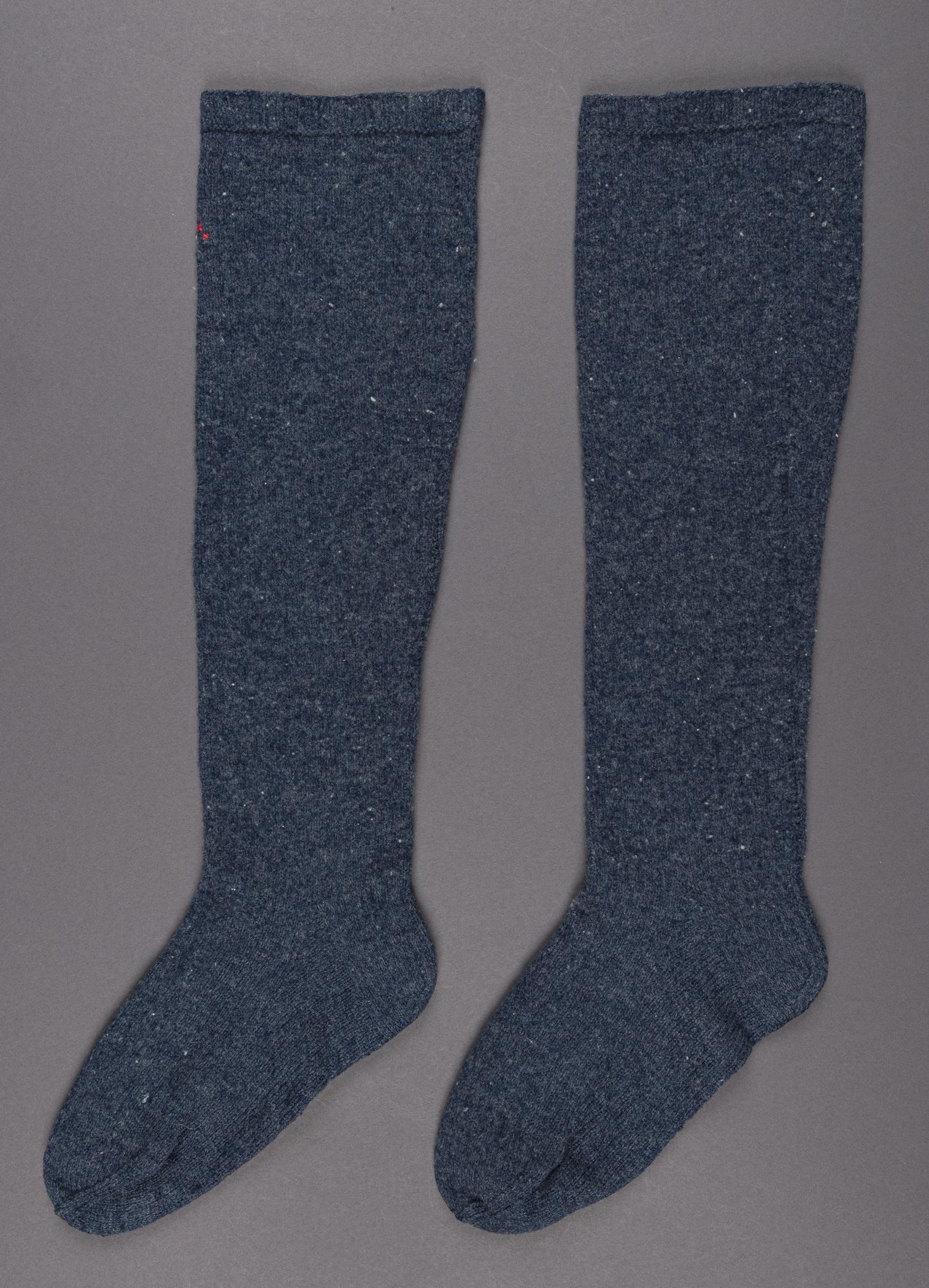 2019.0032.027 A, B Stockings, view 2