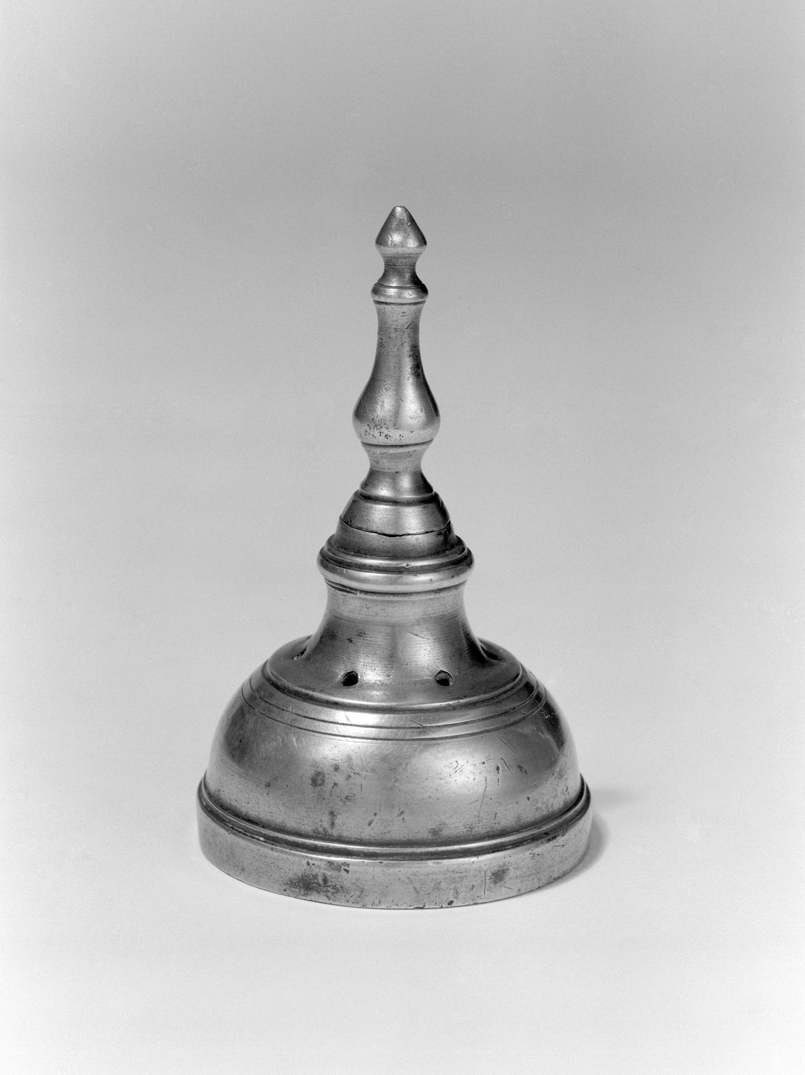 1959.2121 Pewter sander