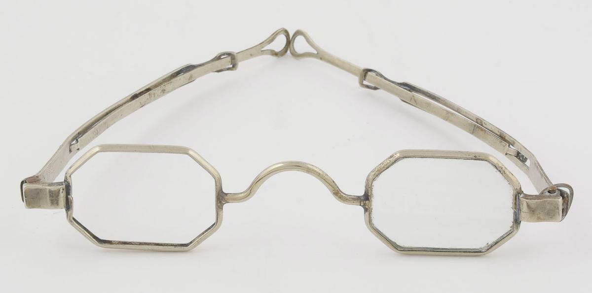 1959.2122 A Spectacles