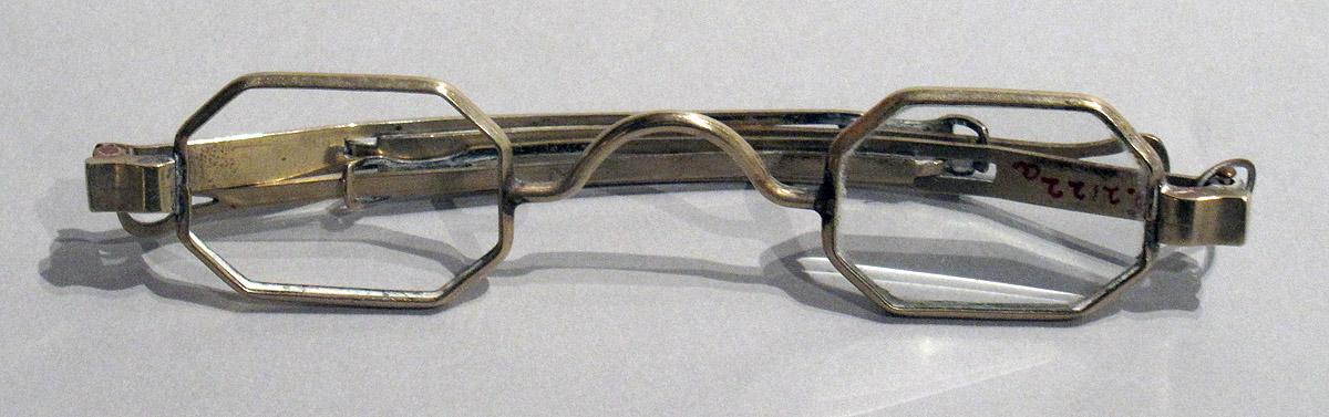 1959.2122 A Silver Spectacles view 1