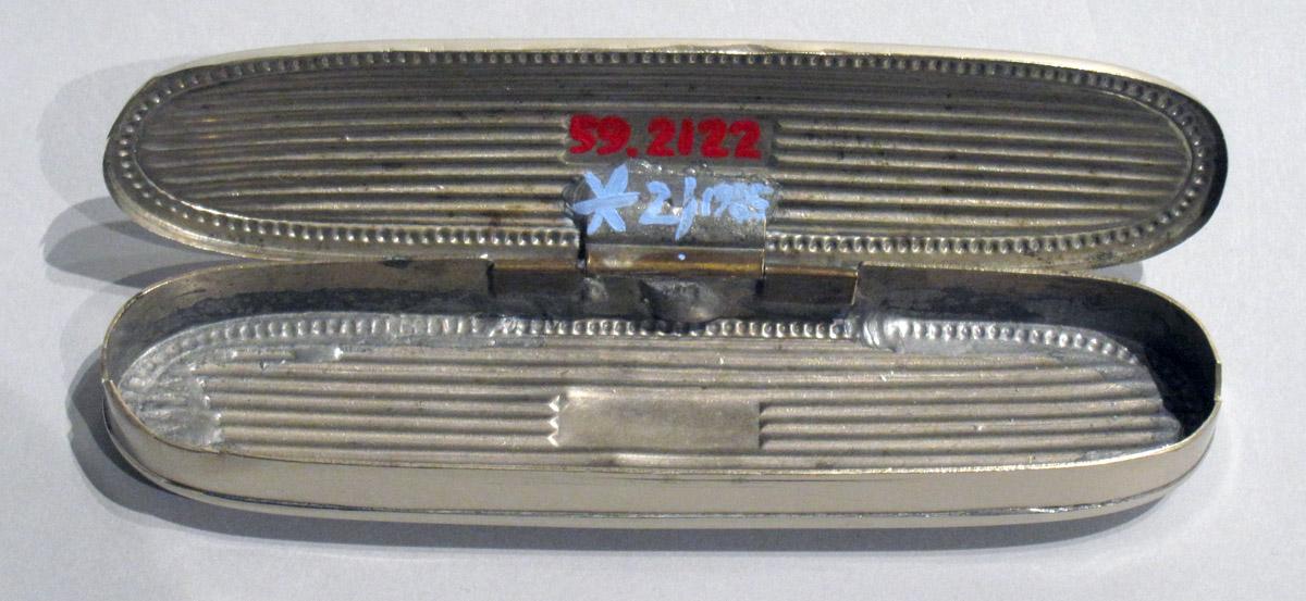 1959.2122 B Silver Spectacles Case interior