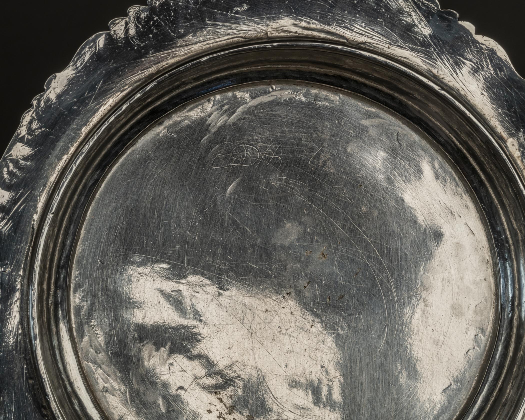 2020.0012 Tankard, detail 7, lid engraving