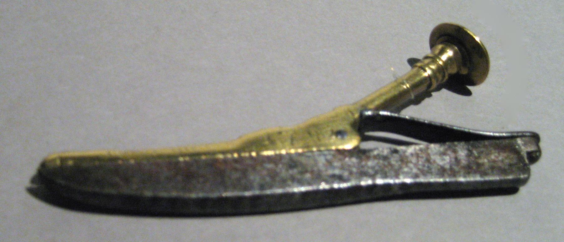 1959.2124 Tongs