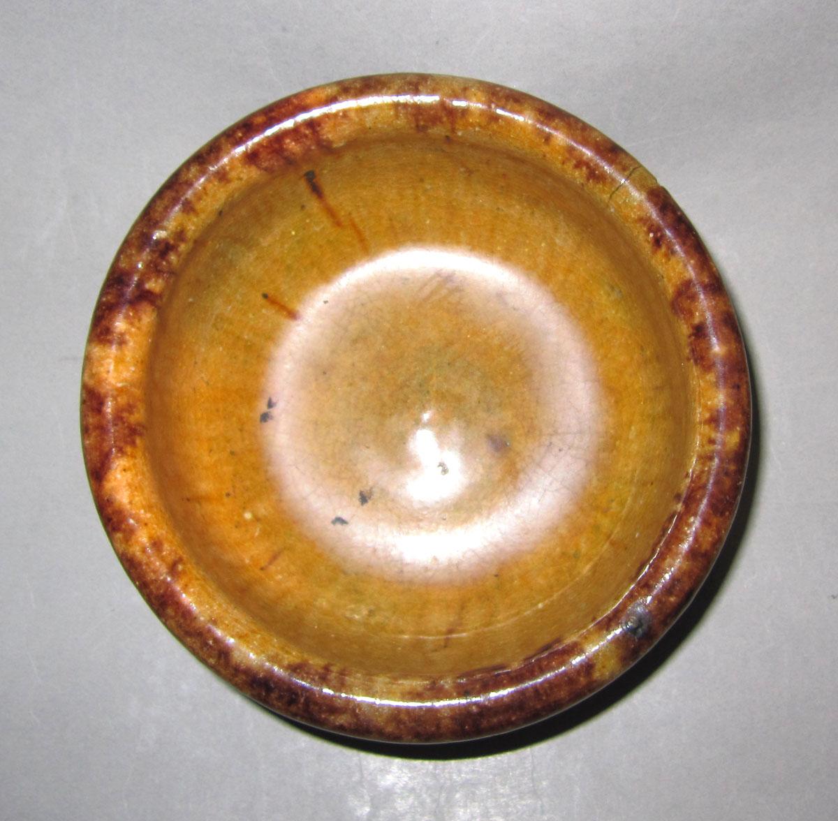 1959.2167 Buff-colored earthenware bowl top