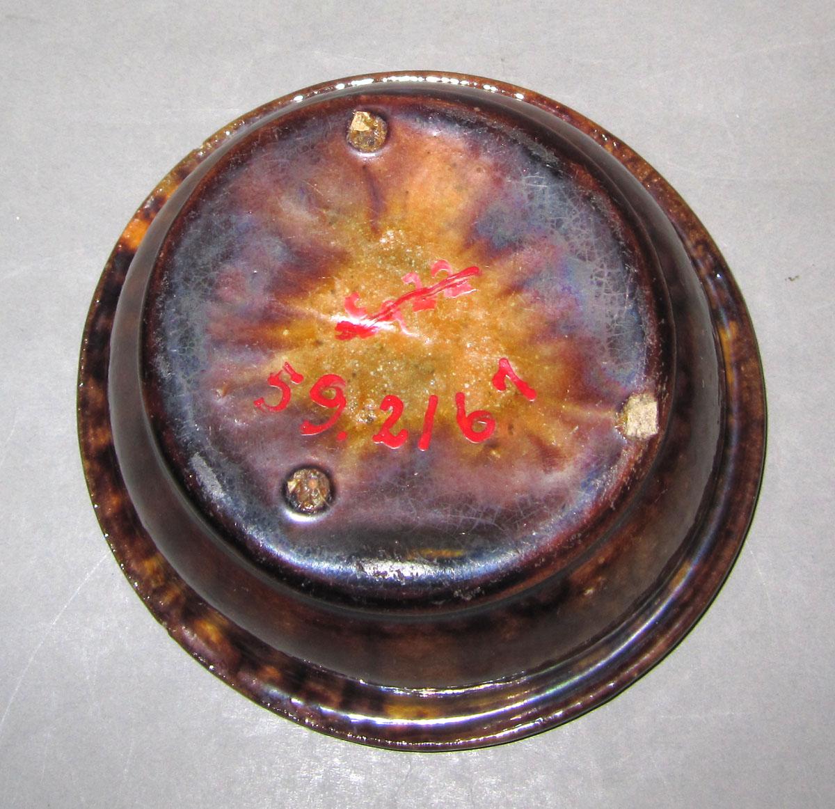 1959.2167 Buff-colored earthenware bowl underside