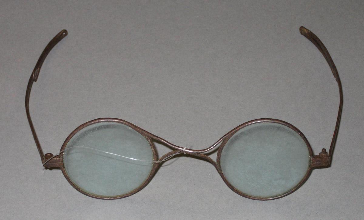 1959.2178 Spectacles