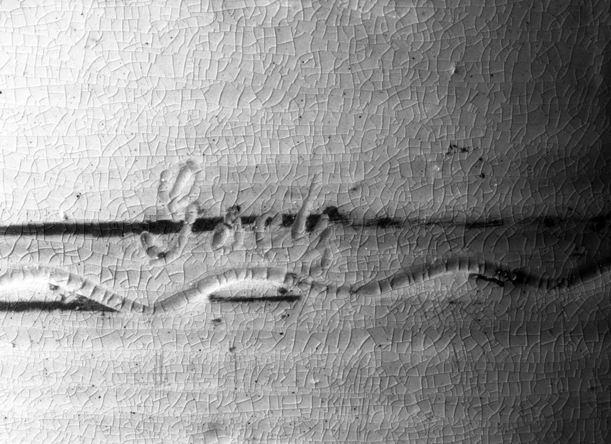1959.2188 Water cooler, cistern (bw mark detail)