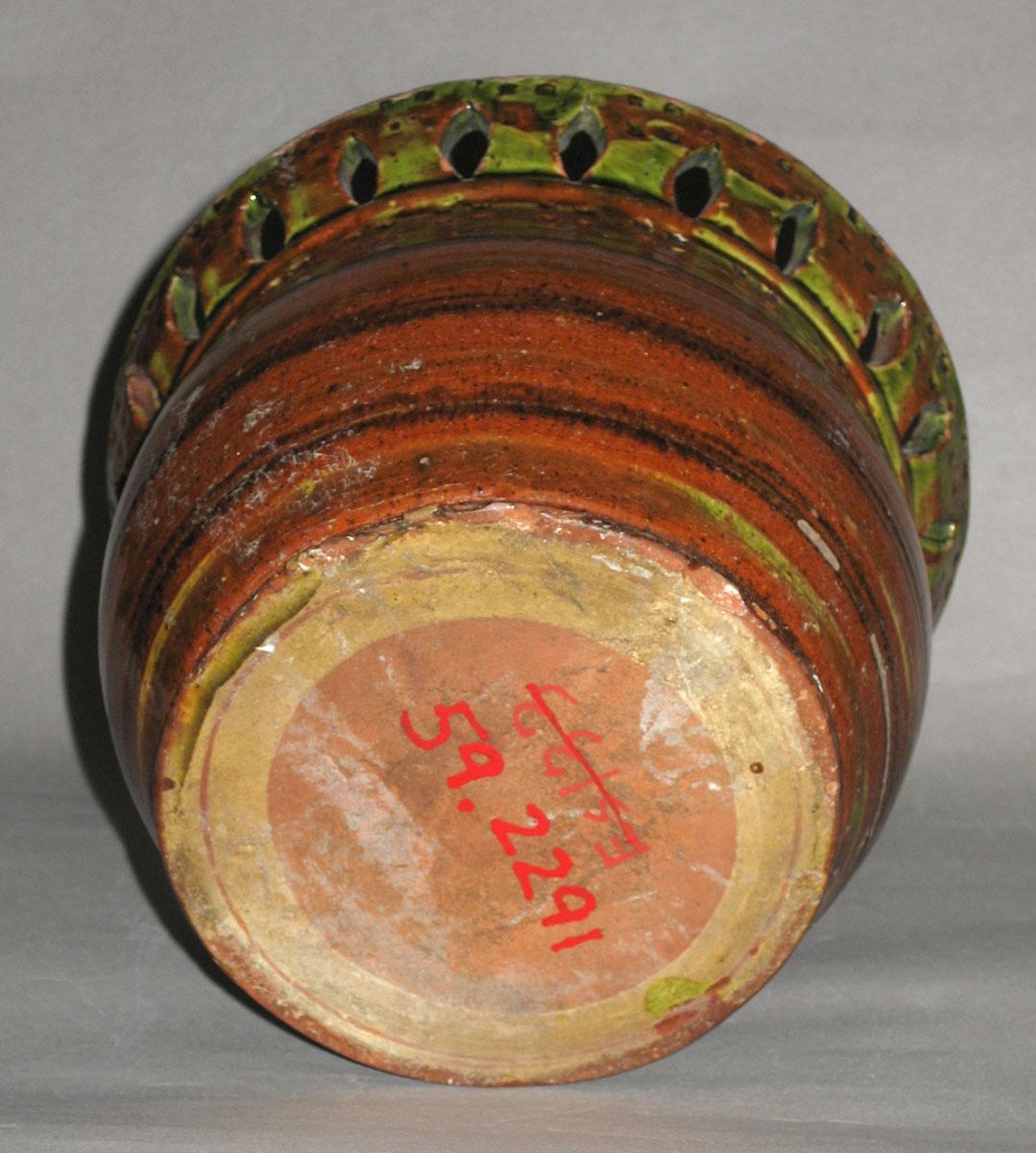 1959.2291 Flowerpot (bottom)