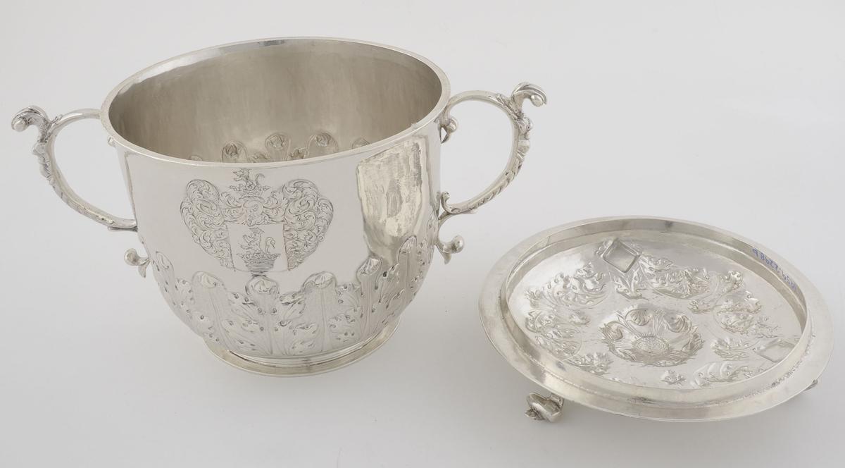 1959.2298 A, B Cup with Lid, View 3