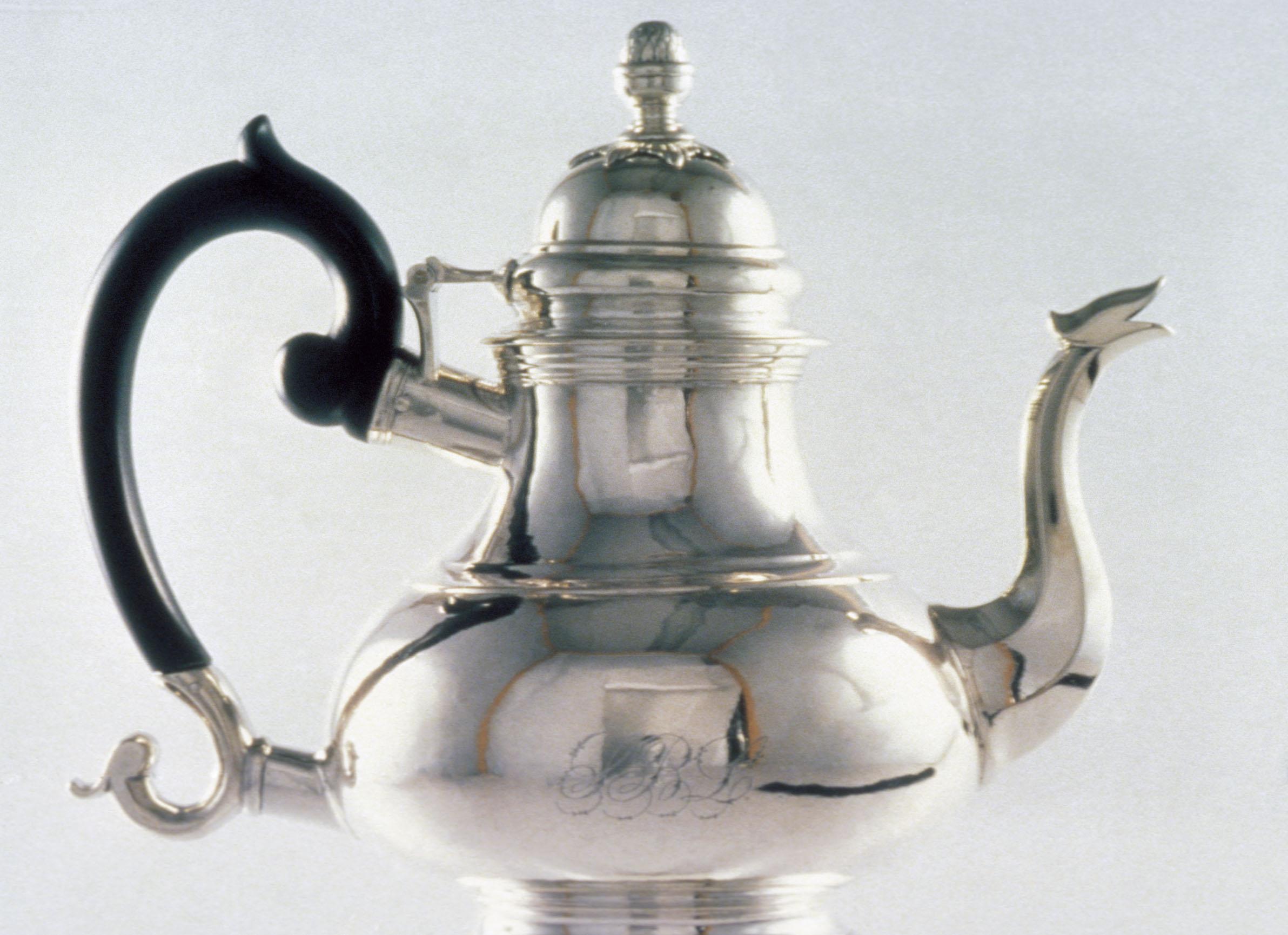 1959.2299 Teapot, view 3