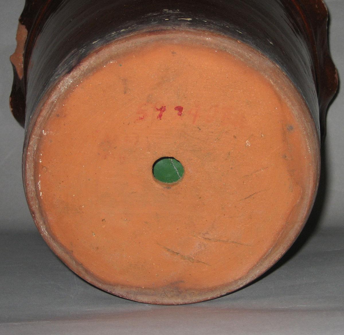 1959.2408 Flowerpot (bottom)