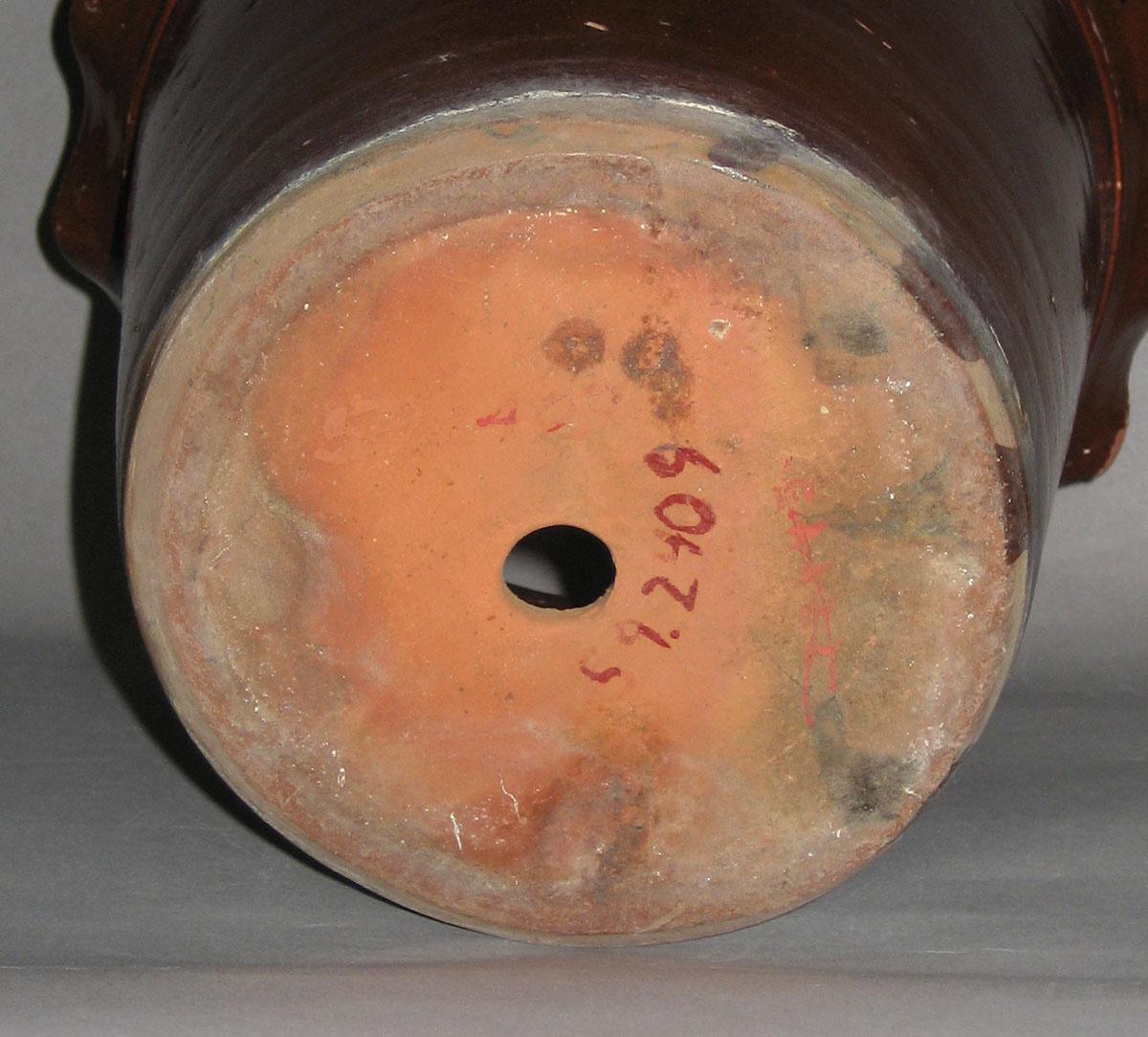 1959.2409 Flowerpot (bottom)