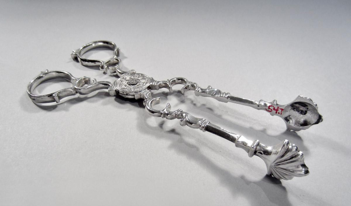1954.0007 Tongs, view 2