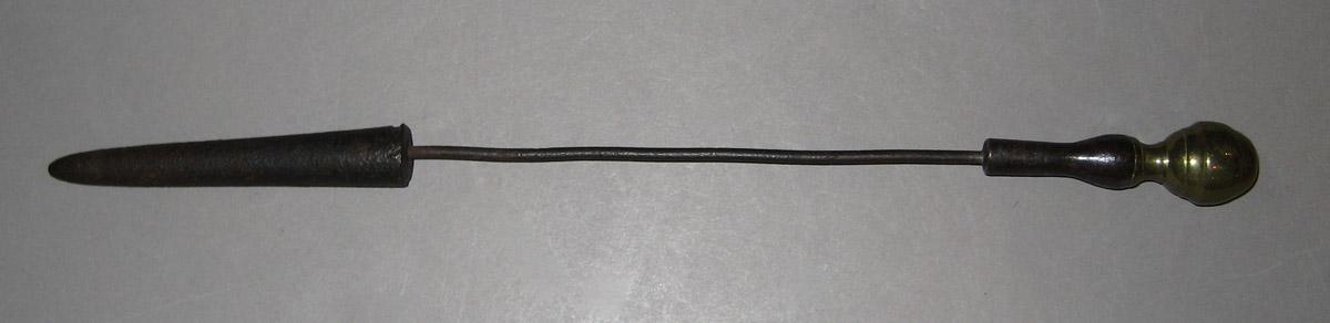 1959.2464 B Goffering Iron