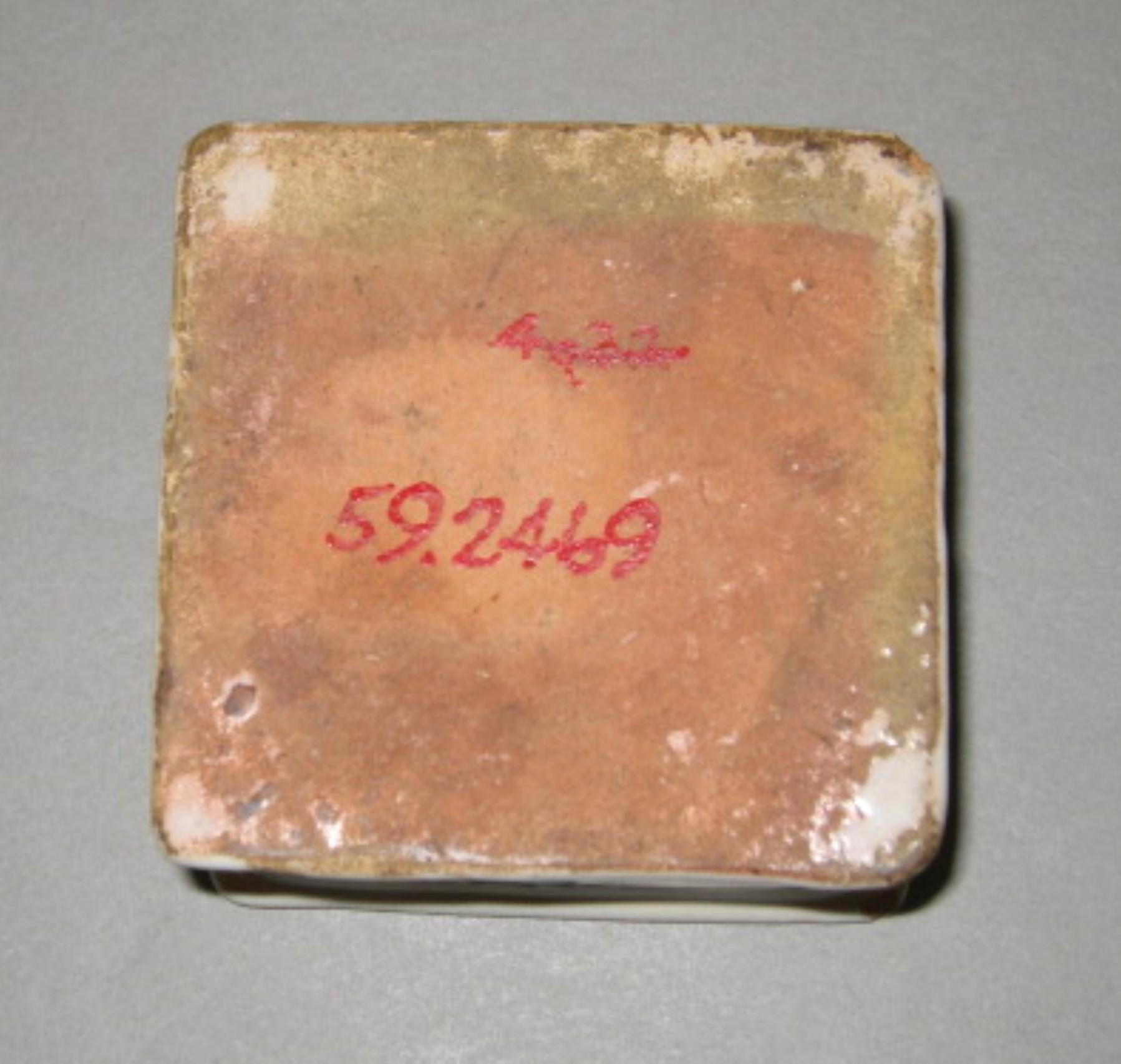 1959.2469 Faience inkwell (underside)