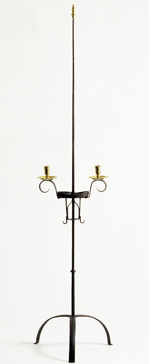 1959.2521 A Candlestand