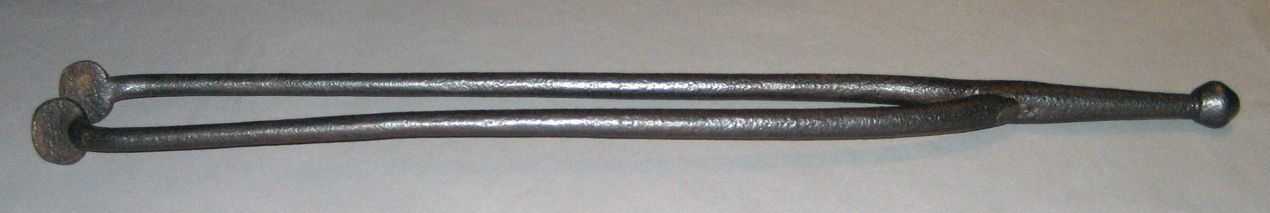 1959.2537 Tongs