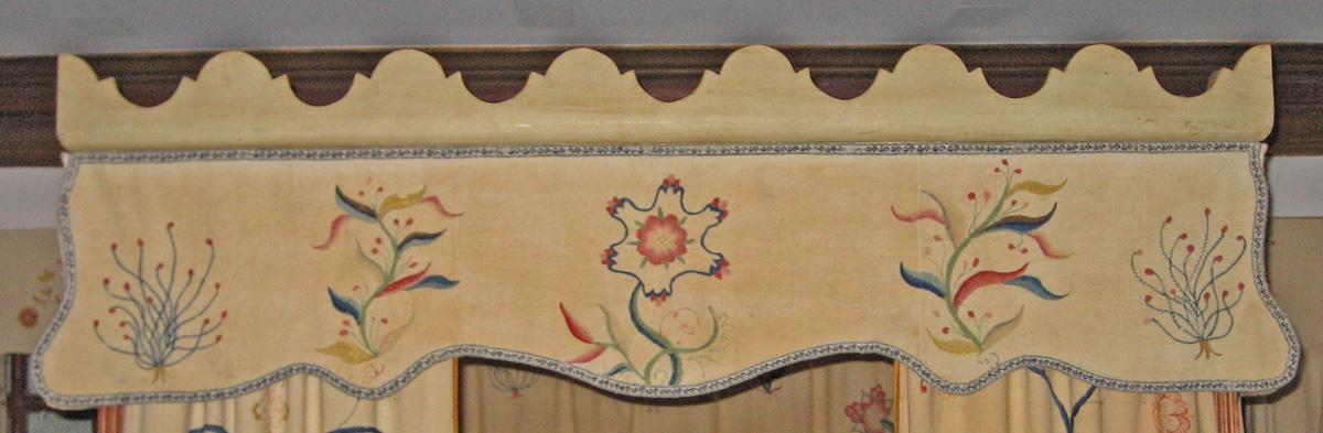 1954.0014.004 bed valance