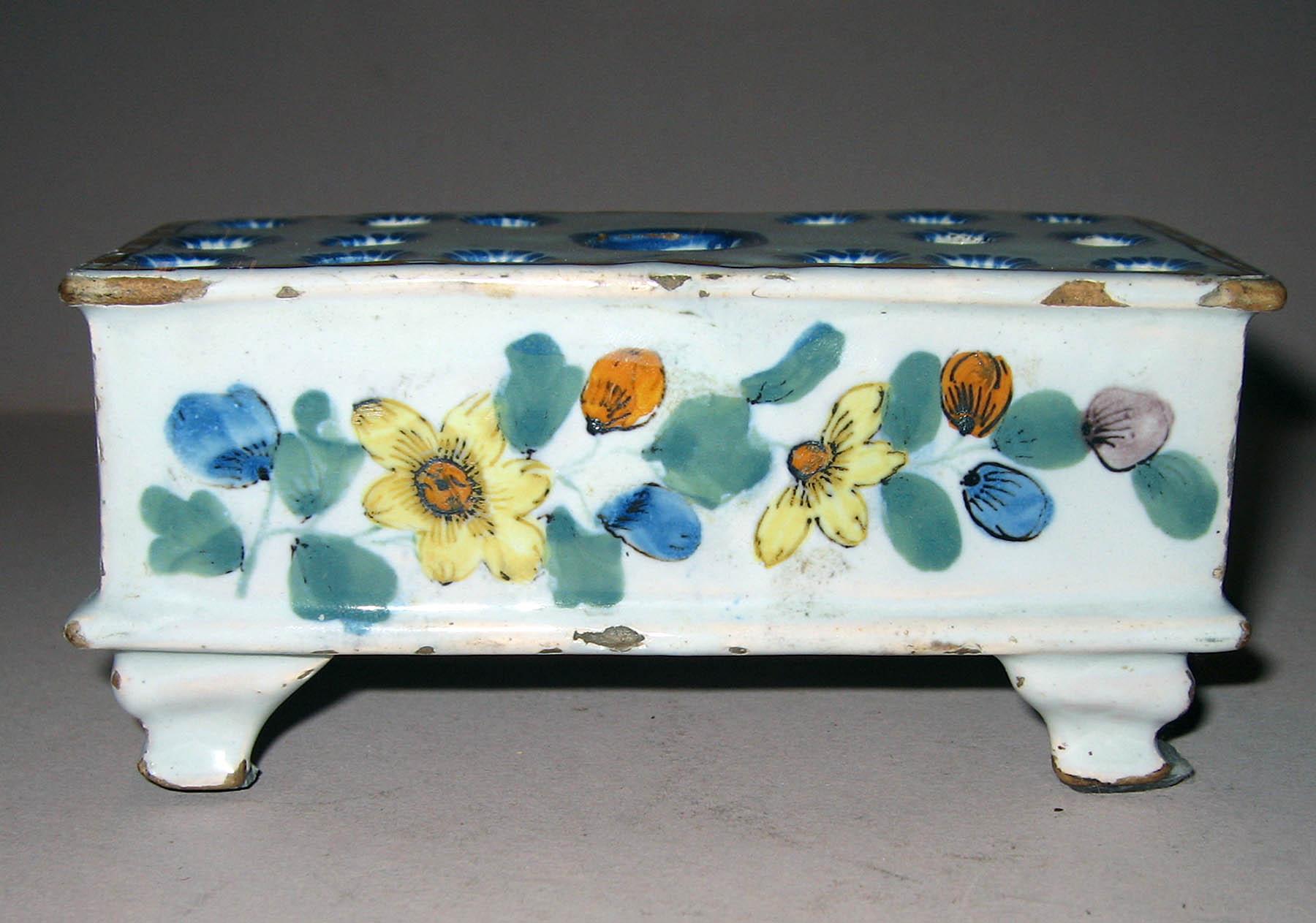 1959.2549 Delftware flower brick