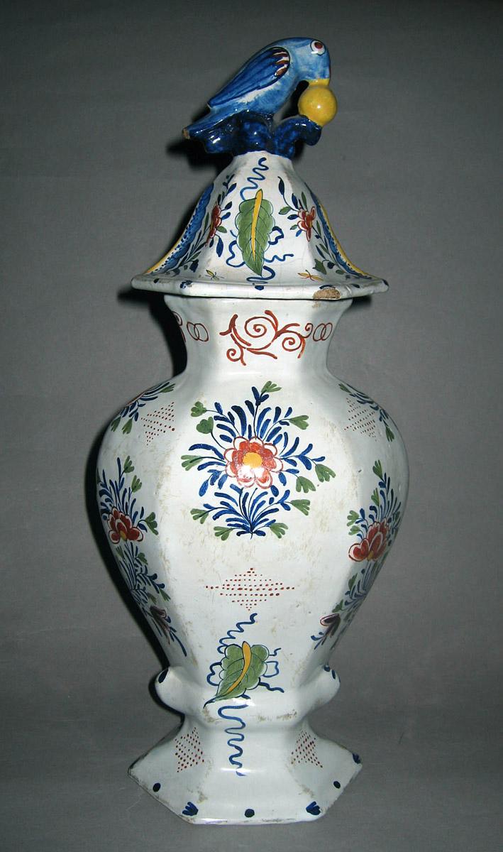 1959.2553 A, B Delft vase (reverse)