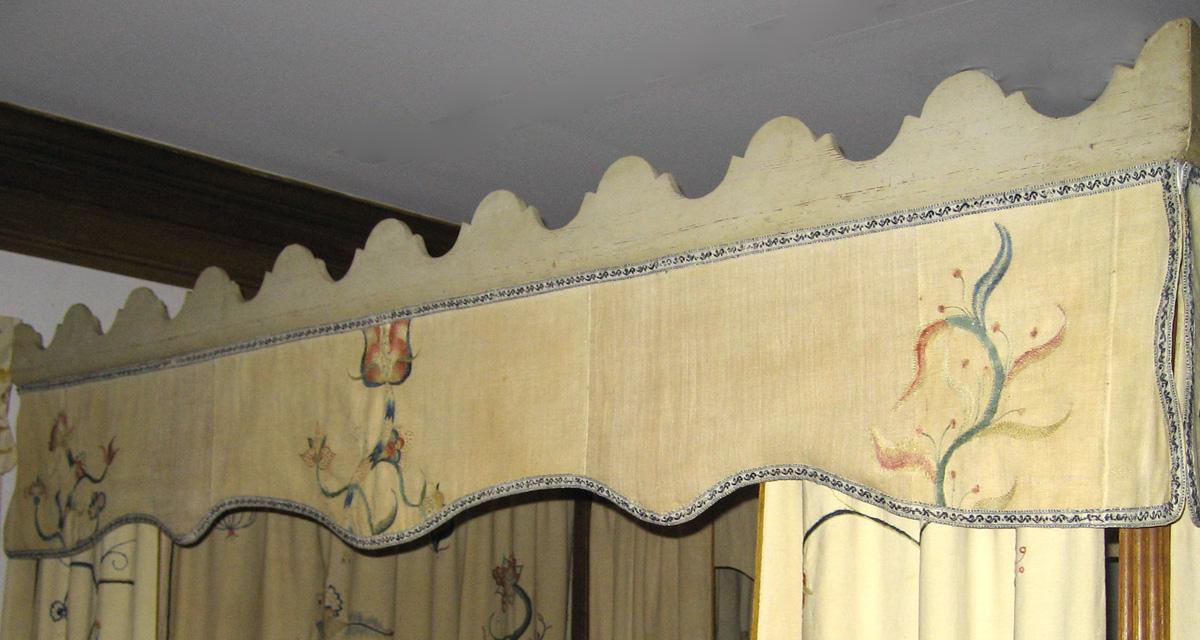 1954.0014.005 Left side valance