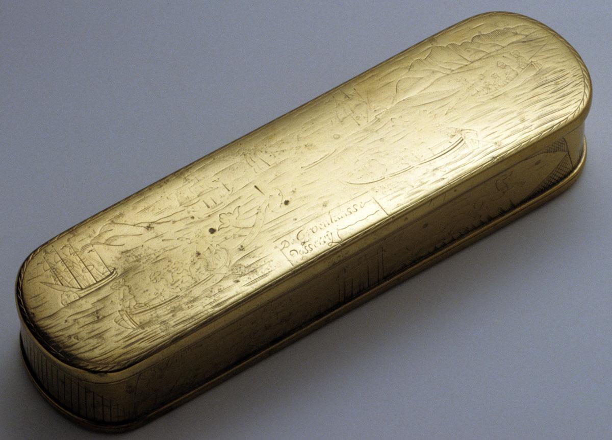 1959.2558 Tobacco box