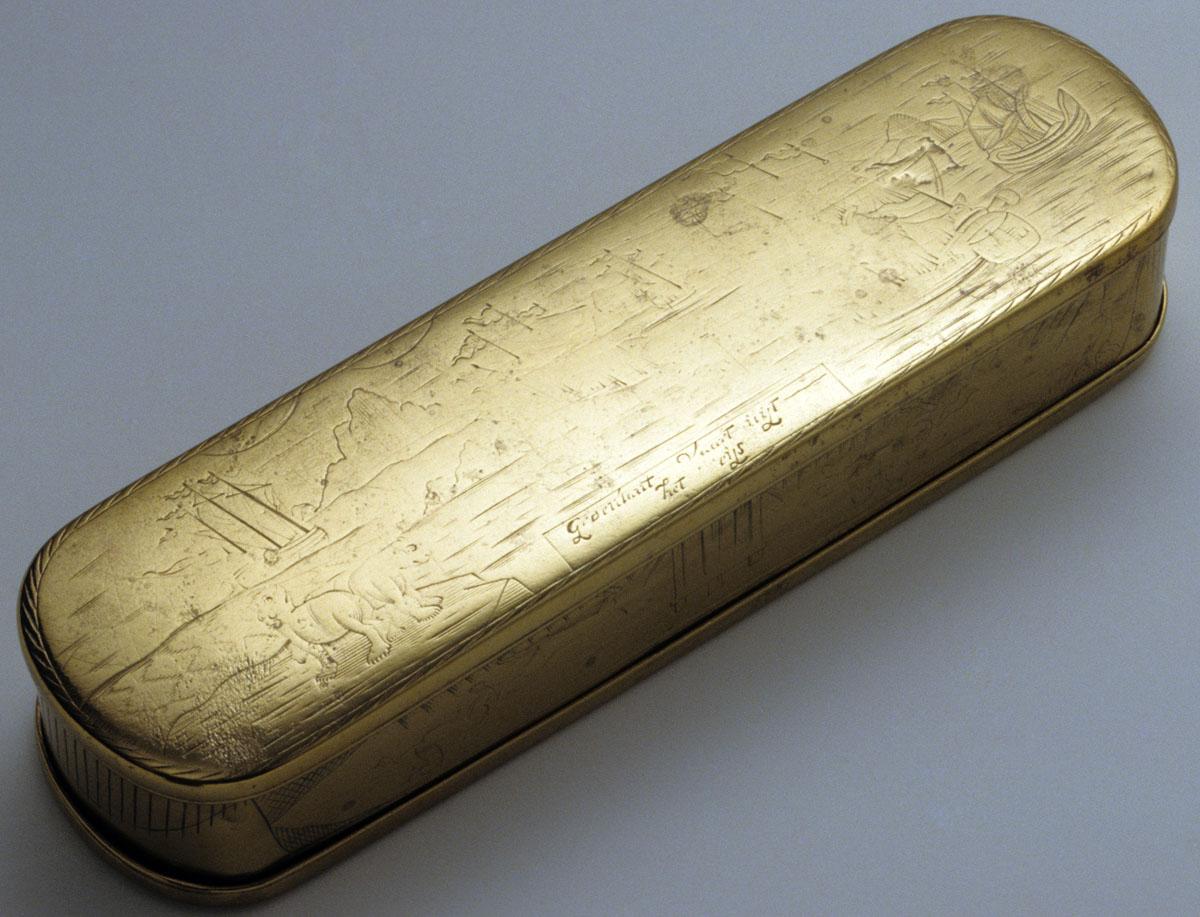 1959.2558 Tobacco box, side 2