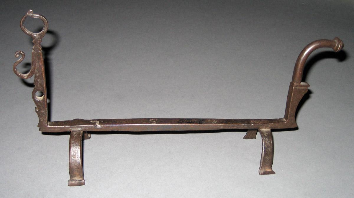 1959.2560 Spit stand
