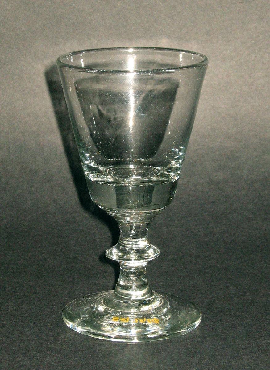 1959.2565 Glass wineglass