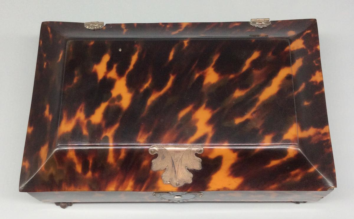 1959.2579 Box, view 3