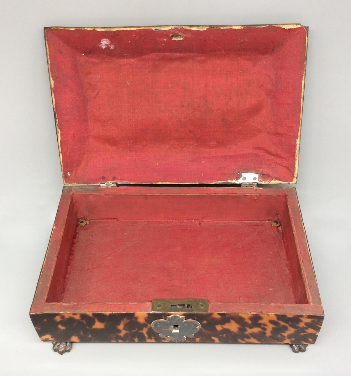 1959.2579 Box, view 5
