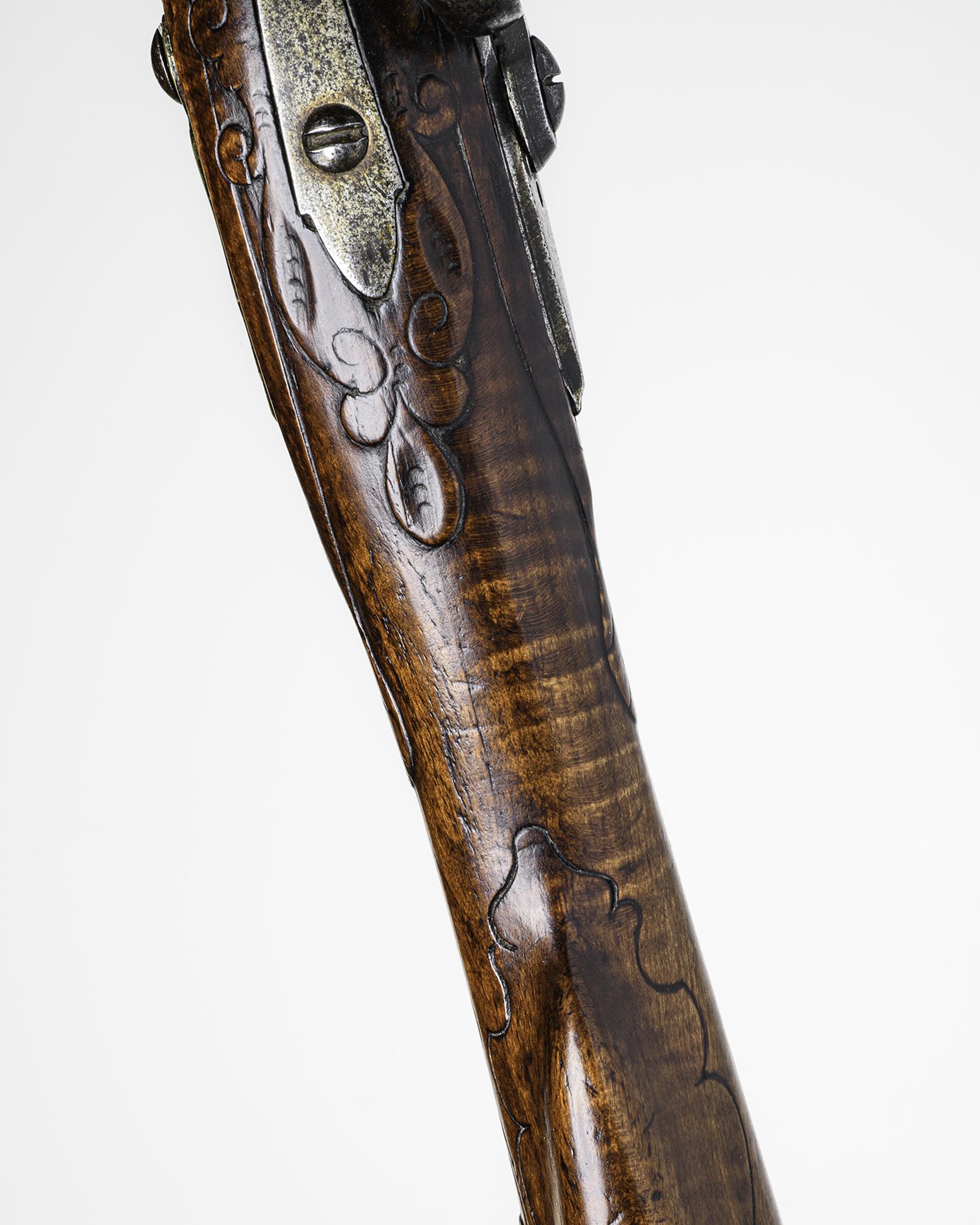 2019.0042.001 Rifle, Flintlock rifle, wood carving