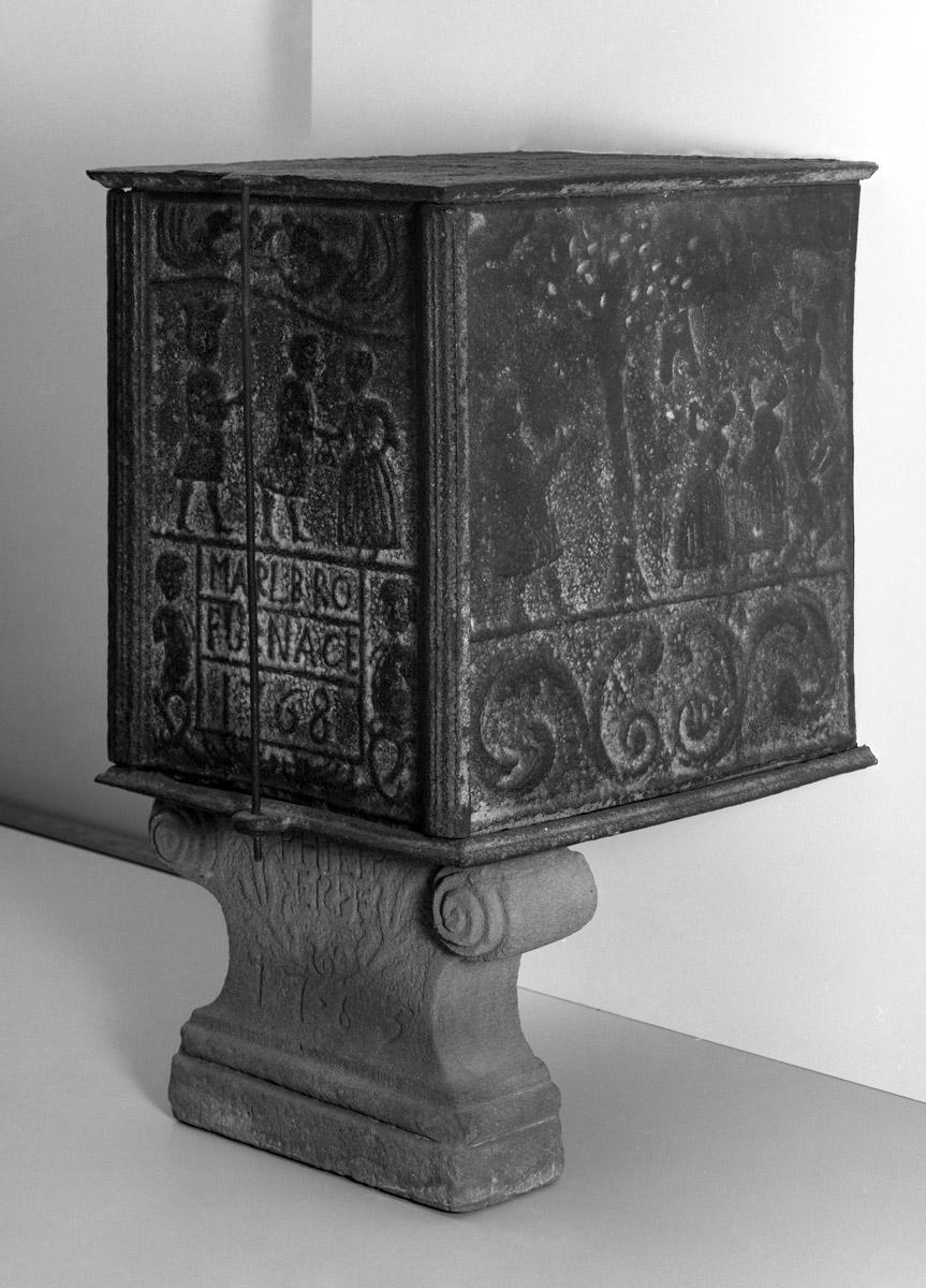 1994.0111 A-E Stove (bw, view 2)