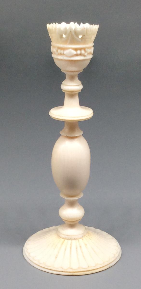 1959.0539 B Chess piece, view 1