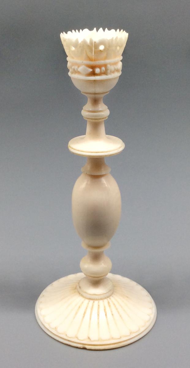 1959.0539 B Chess piece, view 2