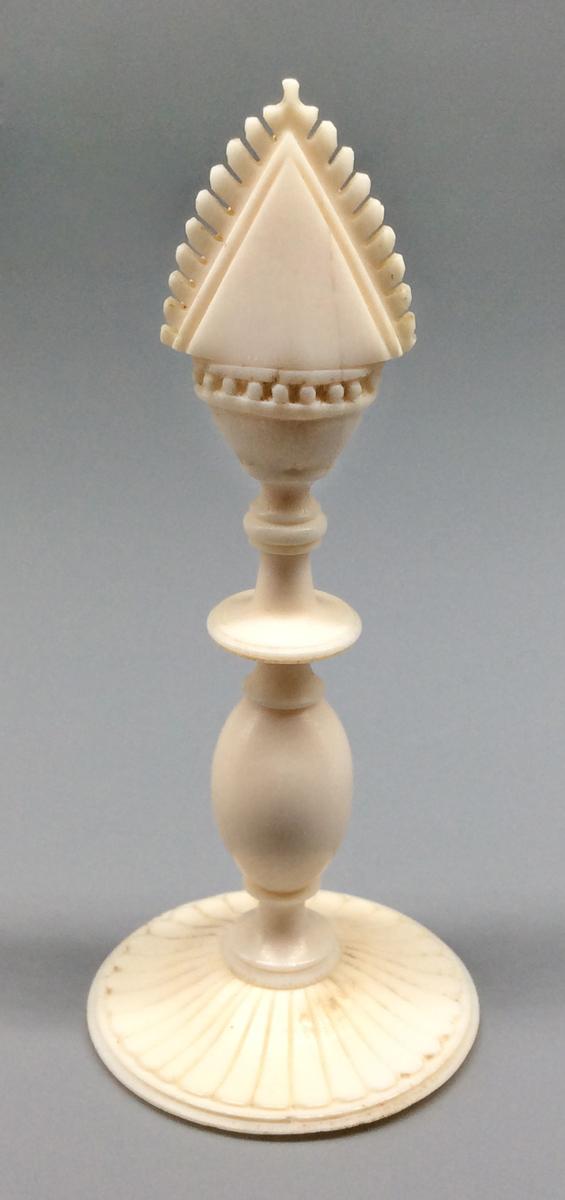 1959.0539 D Chess piece, view 2