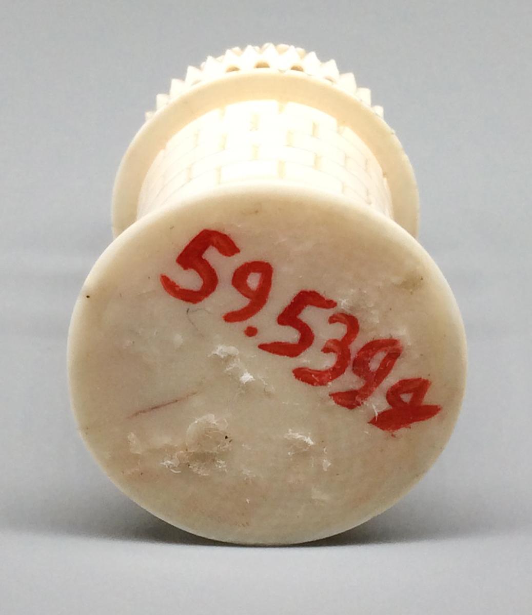 1959.0539 G Chess piece, view 3