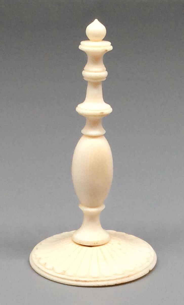 1959.0539 J Chess piece, view 1