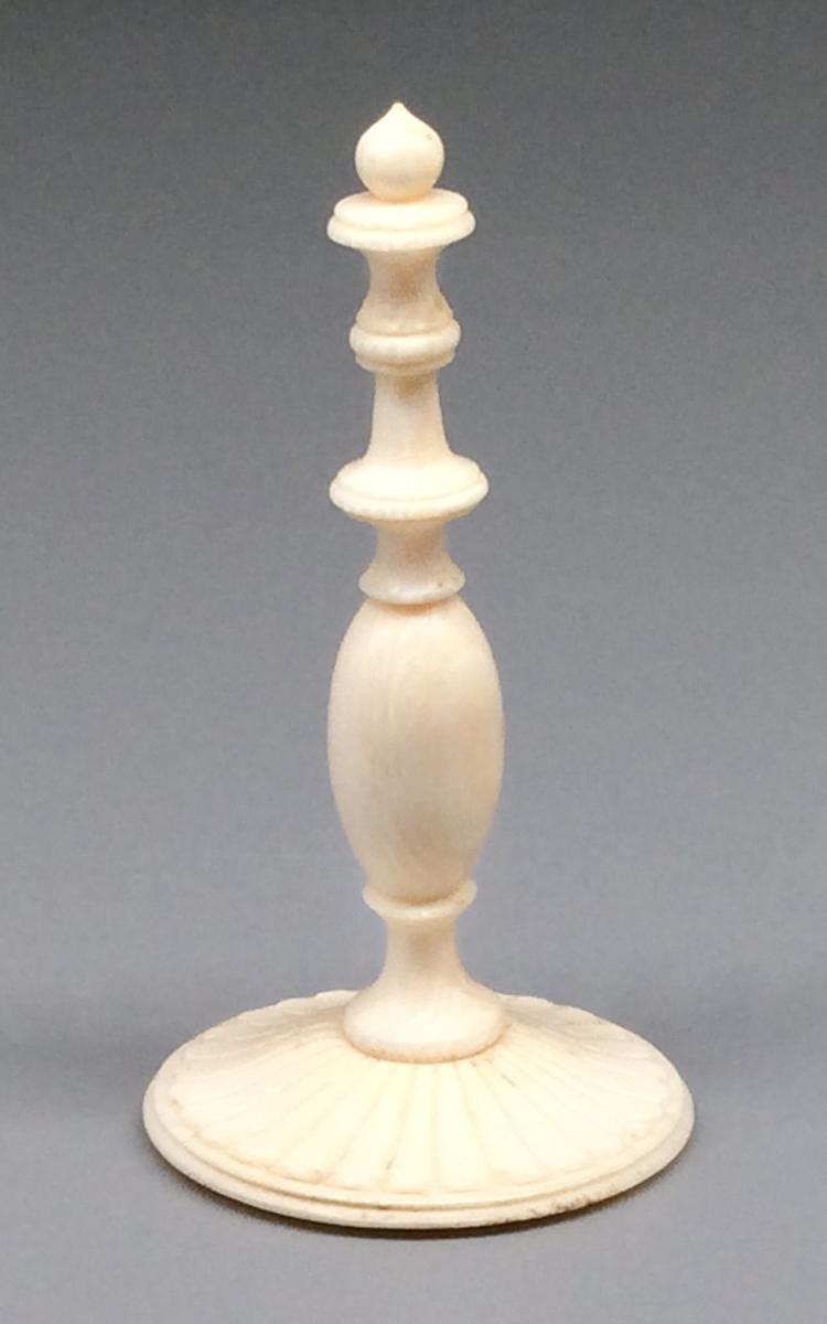 1959.0539 J Chess piece, view 2