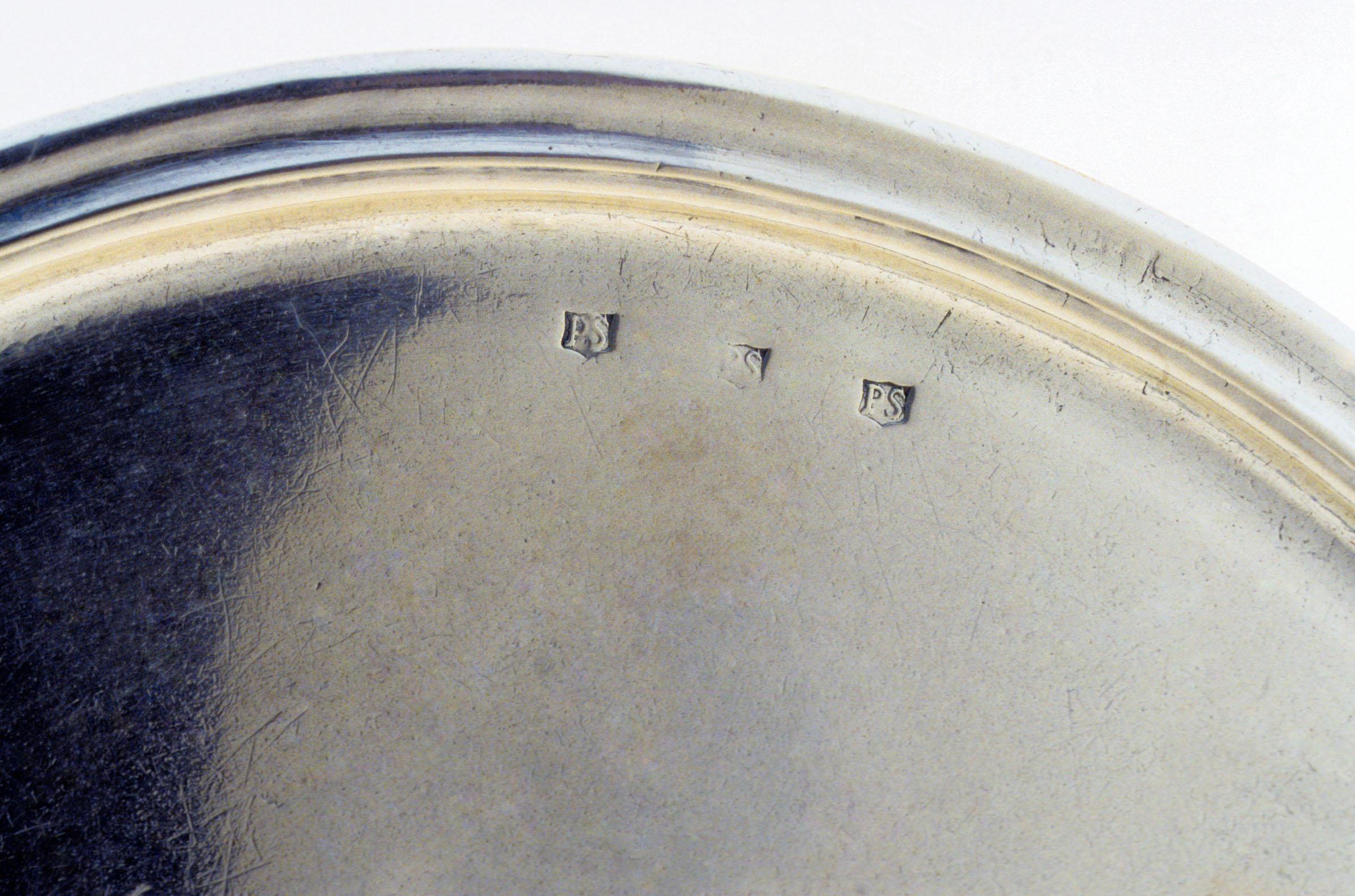 1952.0003 Salver, detail 1